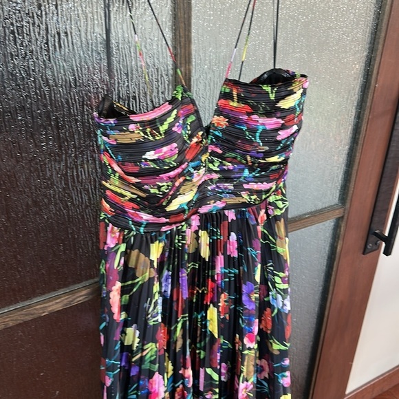 AIIFOS
Adriana Gown size 12
$795 original - Picture 9 of 14